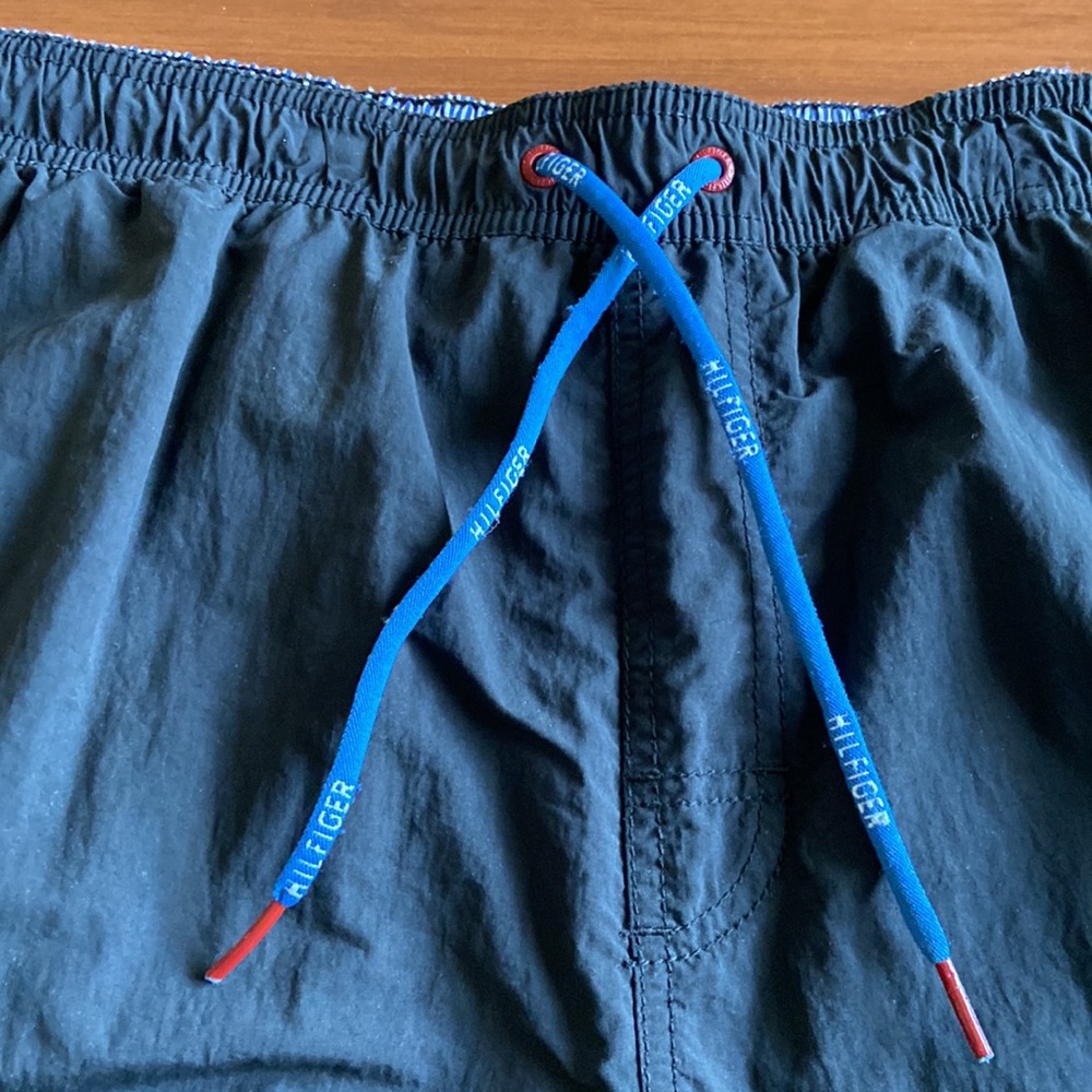 Tommy Hilfiger Black Mesh Interior Pocketed Mens Swim Trunks - Picture 5 of 8